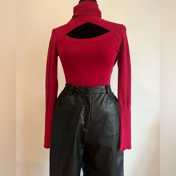 Turtleneck sweater with cutout detail in fuchsia pink - Picture 1 of 3